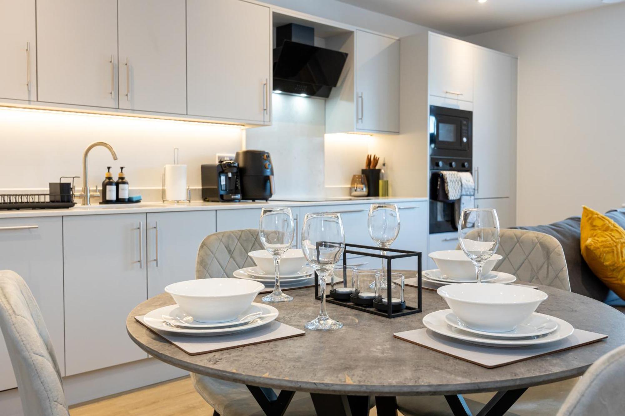 Modern 2 Bed Near Wythenshawe Hospital And Manchester Airport With Parking 외부 사진