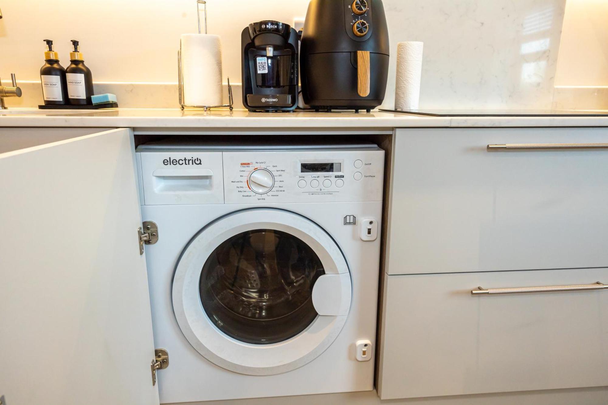 Modern 2 Bed Near Wythenshawe Hospital And Manchester Airport With Parking 외부 사진